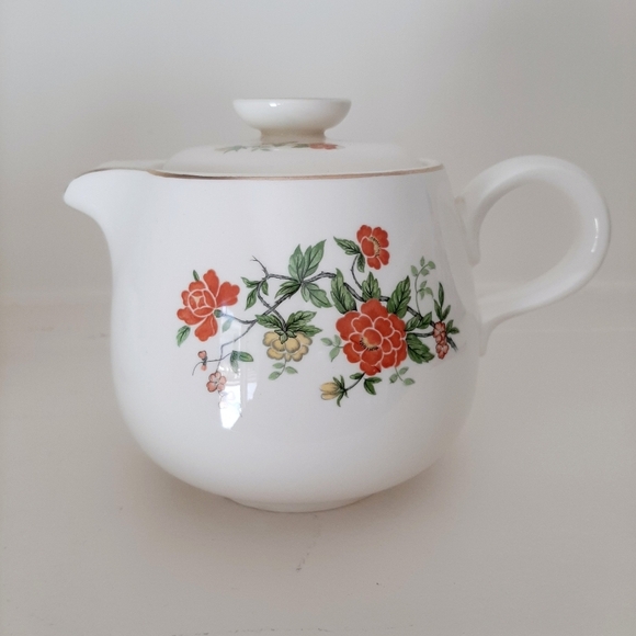 VTG TEAPOT AND CREAMER SET - Picture 6 of 15